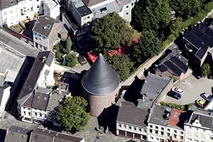 Dicke Turm
                und Stadtmauer Mnchengladbach